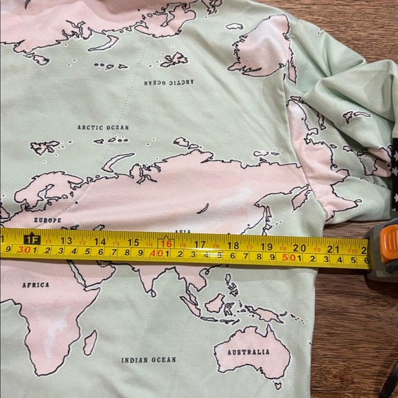 BEAUTY SLEEP SOCIAL 2-Piece Pajama set continents.  XS - Picture 5 of 11